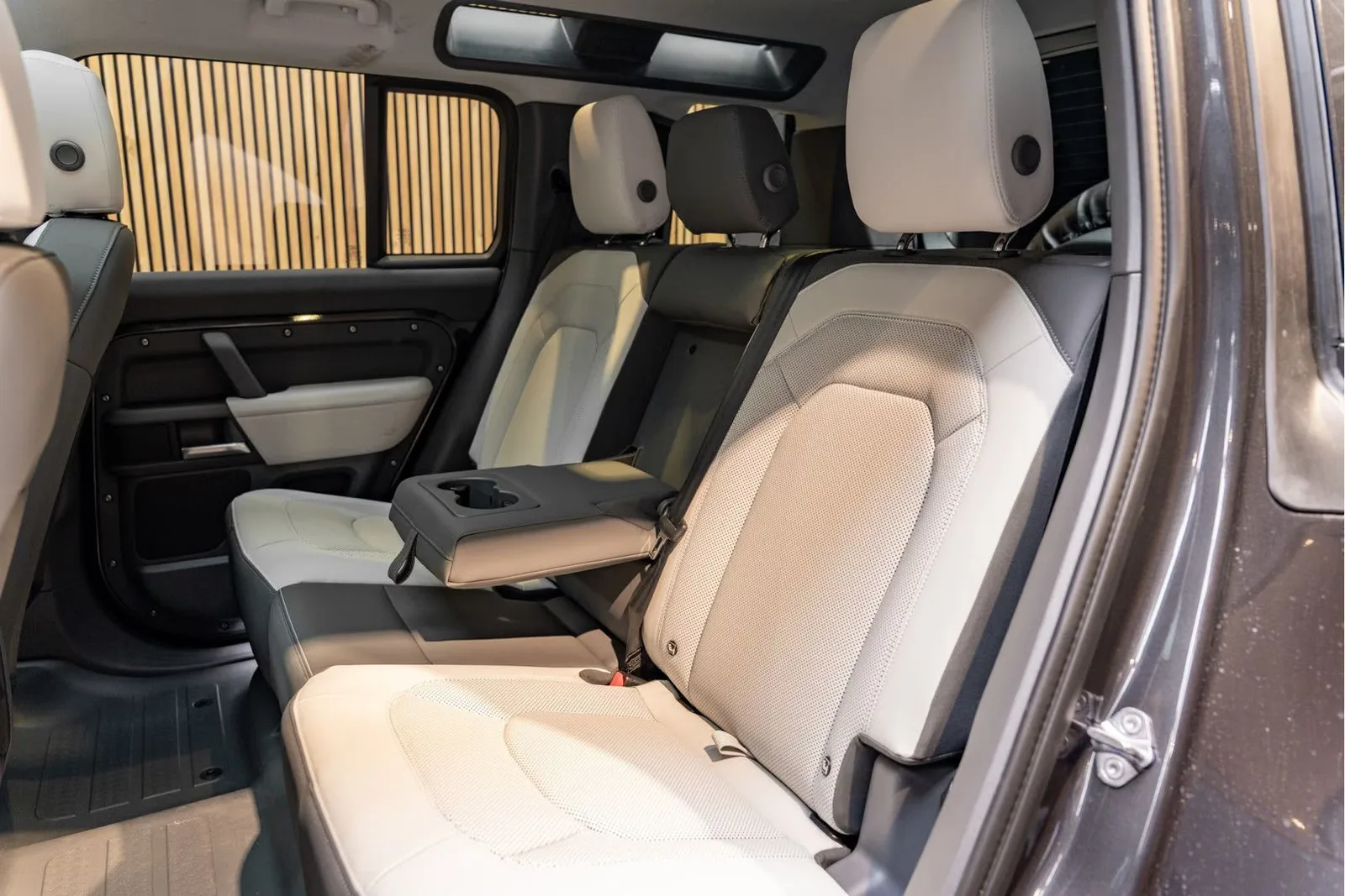 2026 Land Rover Defender 110 X-Dynamic SE Urban Automotive, 10/30