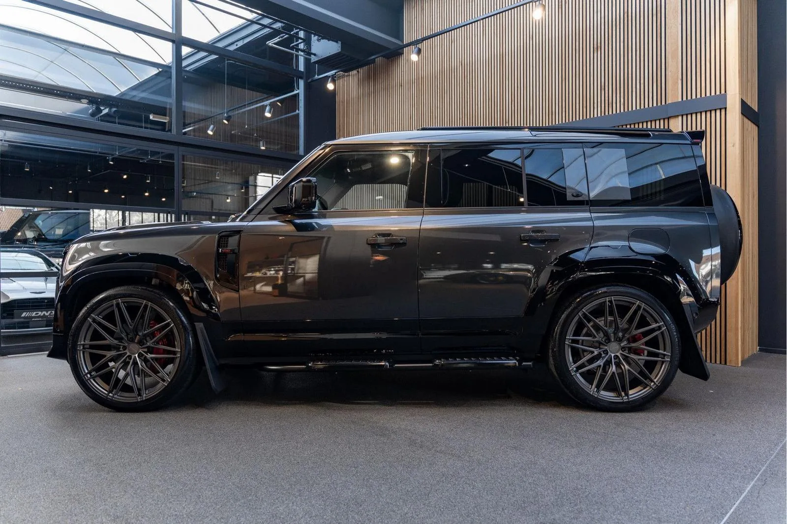 2026 Land Rover Defender 110 X-Dynamic HSE Urban Automotive, 3/30