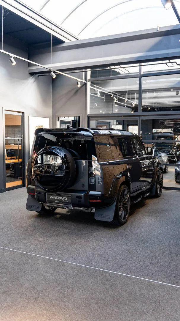 2026 Land Rover Defender 110 X-Dynamic HSE Urban Automotive, 29/30