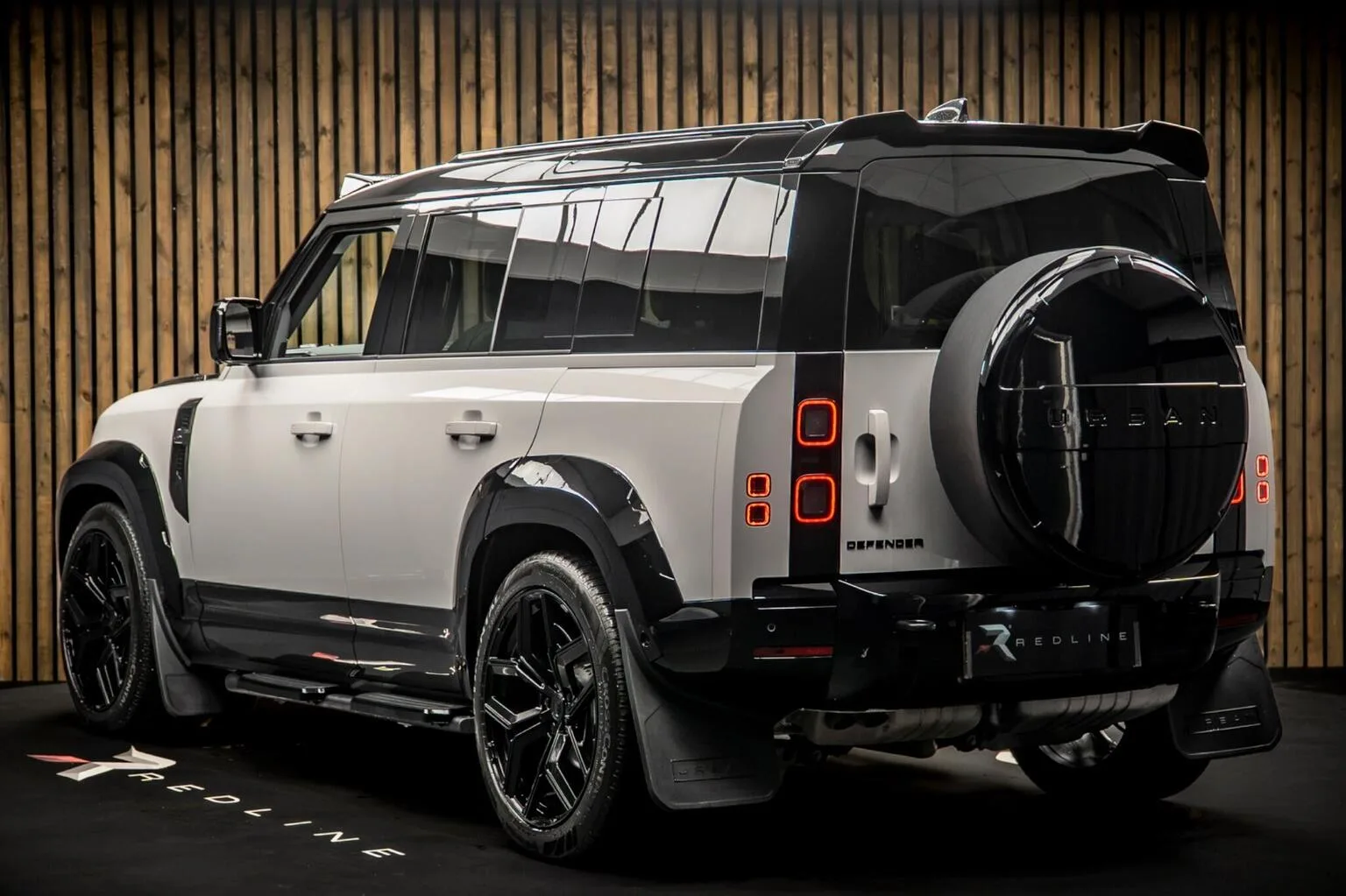 2026 Land Rover Defender 110 D250 X-Dynamic HSE Urban Automotive, 2/30