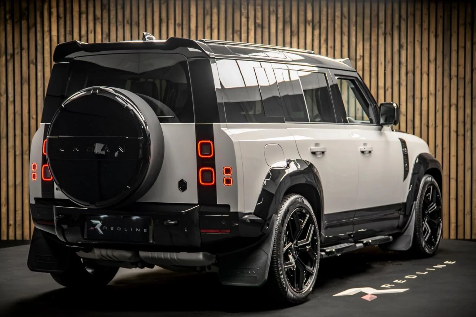 2026 Land Rover Defender 110 D250 X-Dynamic HSE Urban Automotive, 3/30