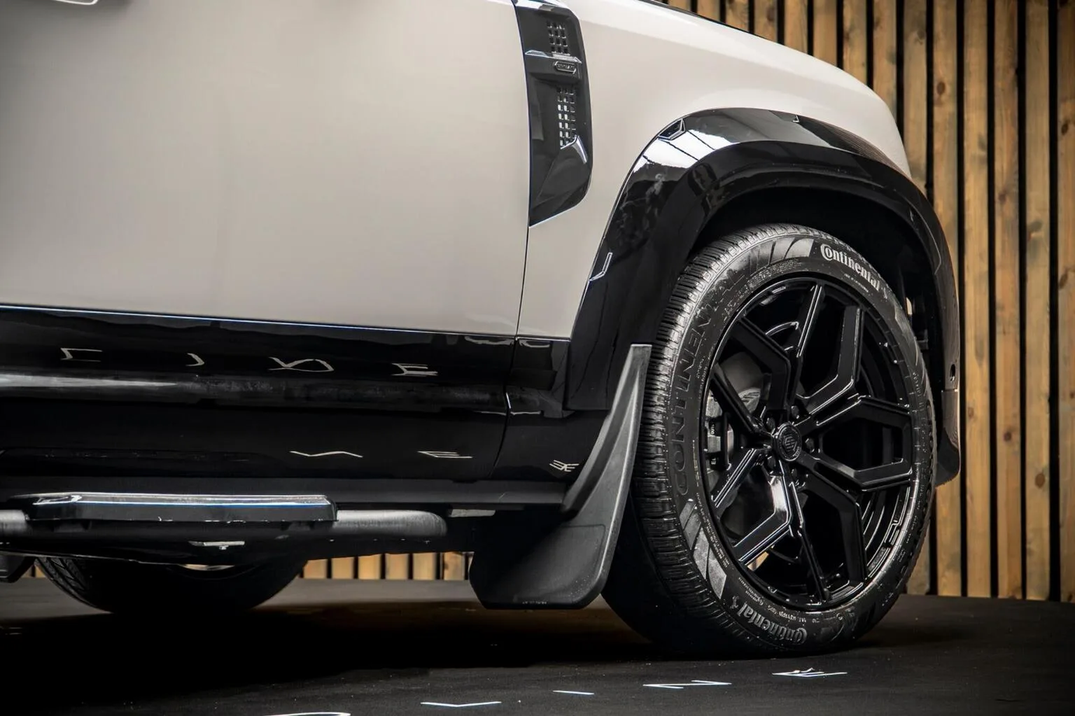2026 Land Rover Defender 110 D250 X-Dynamic HSE Urban Automotive, 14/30