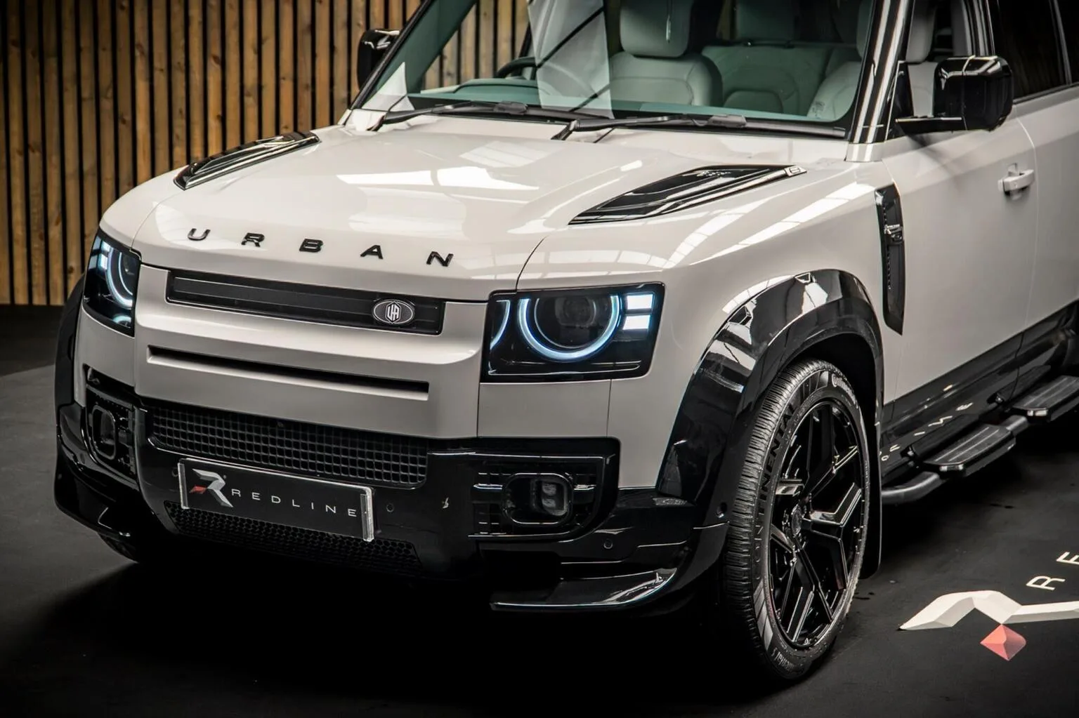 2026 Land Rover Defender 110 D250 X-Dynamic HSE Urban Automotive, 15/30