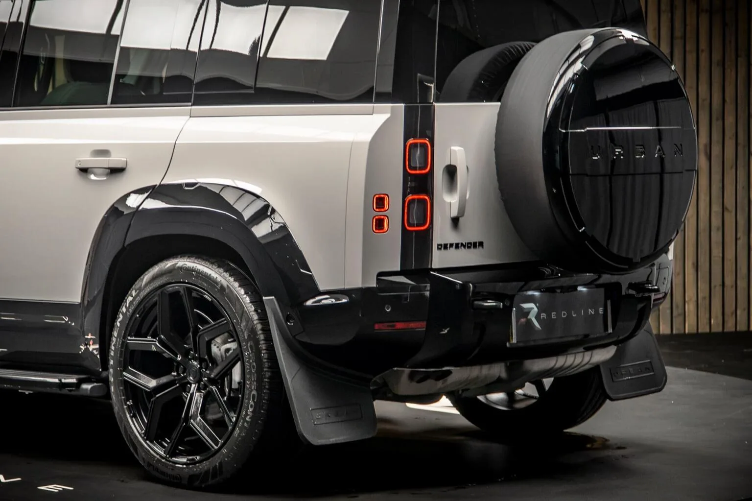 2026 Land Rover Defender 110 D250 X-Dynamic HSE Urban Automotive, 18/30