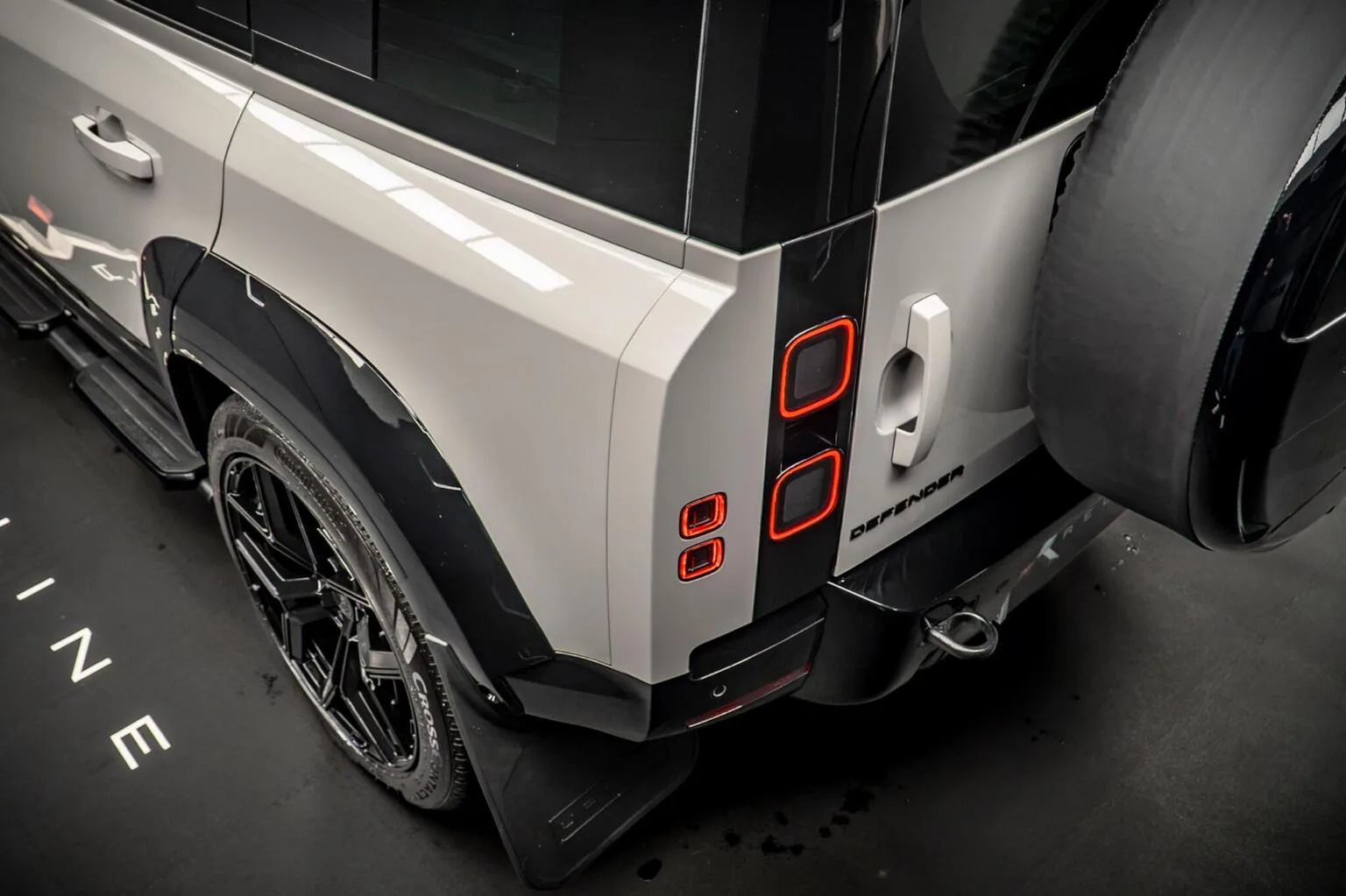 2026 Land Rover Defender 110 D250 X-Dynamic HSE Urban Automotive, 19/30