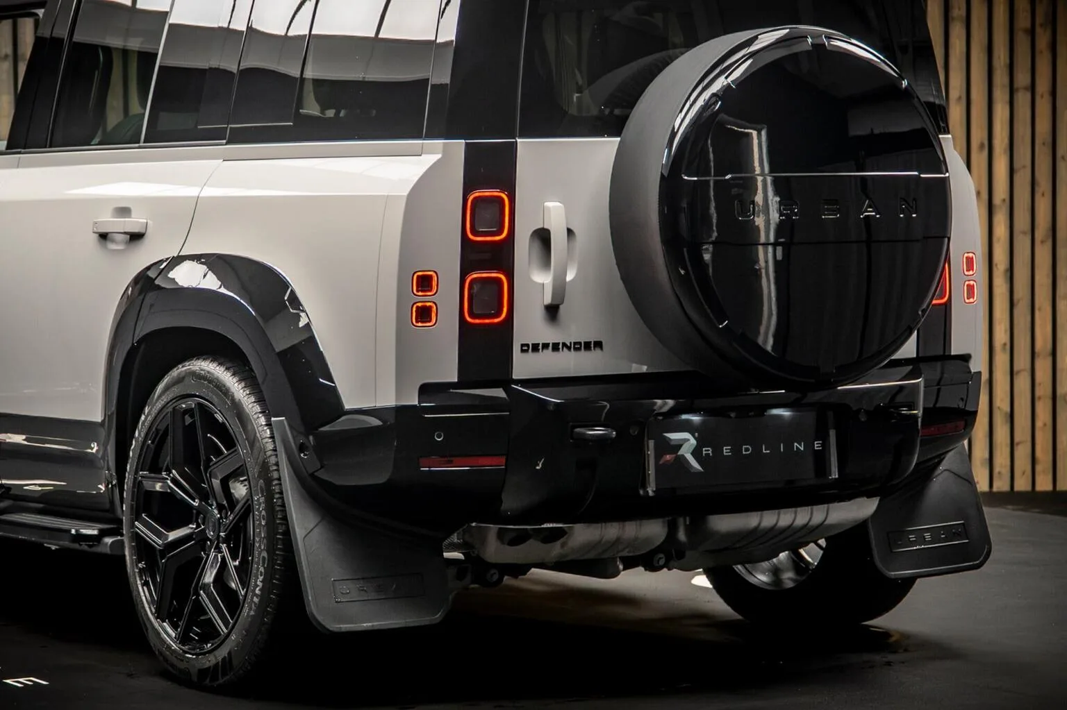 2026 Land Rover Defender 110 D250 X-Dynamic HSE Urban Automotive, 21/30