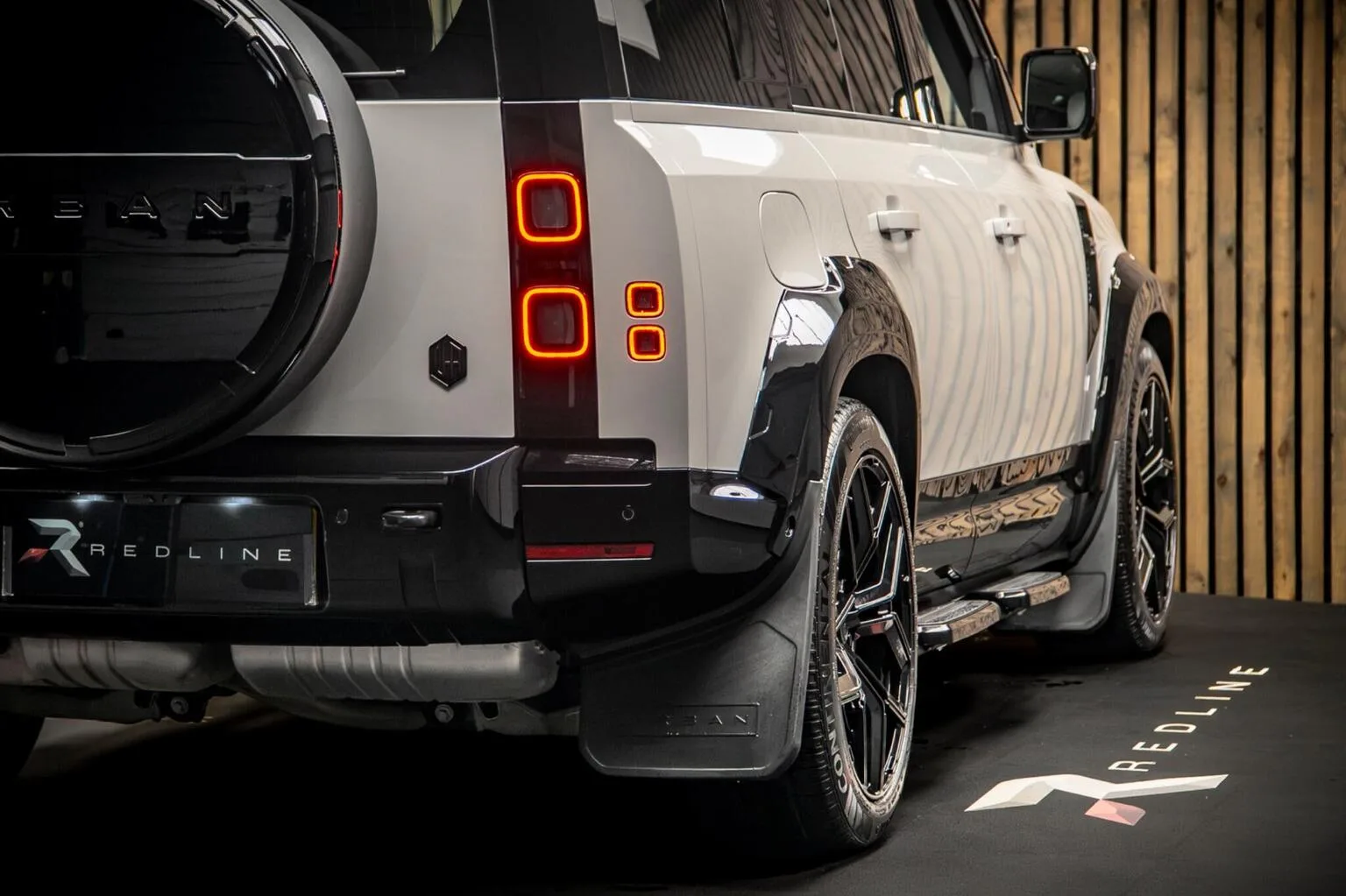 2026 Land Rover Defender 110 D250 X-Dynamic HSE Urban Automotive, 22/30