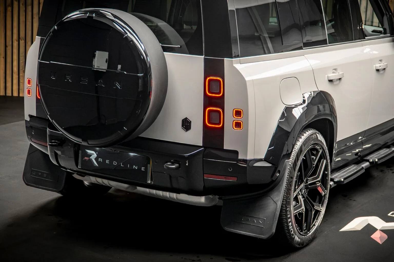 2026 Land Rover Defender 110 D250 X-Dynamic HSE Urban Automotive, 23/30