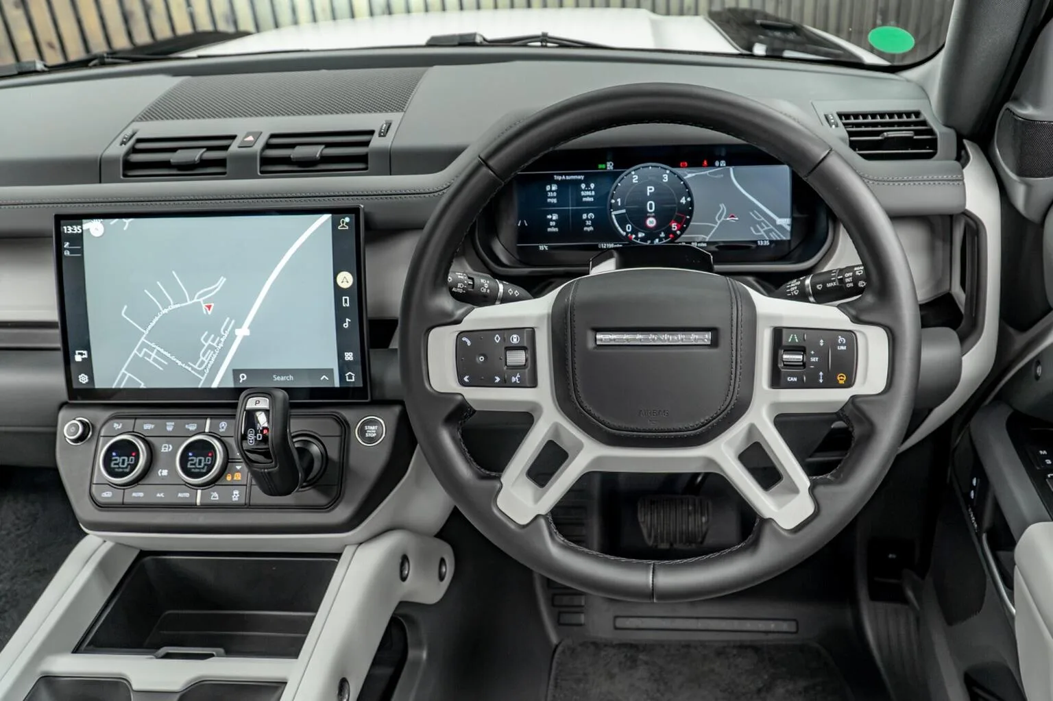 2026 Land Rover Defender 110 D250 X-Dynamic HSE Urban Automotive, 27/30