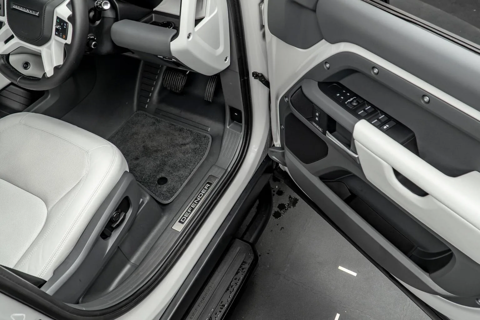 2026 Land Rover Defender 110 D250 X-Dynamic HSE Urban Automotive, 30/30