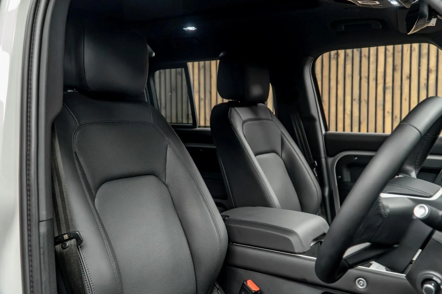 2026 Land Rover Defender 110 D350 X-Dynamic HSE, 2/30