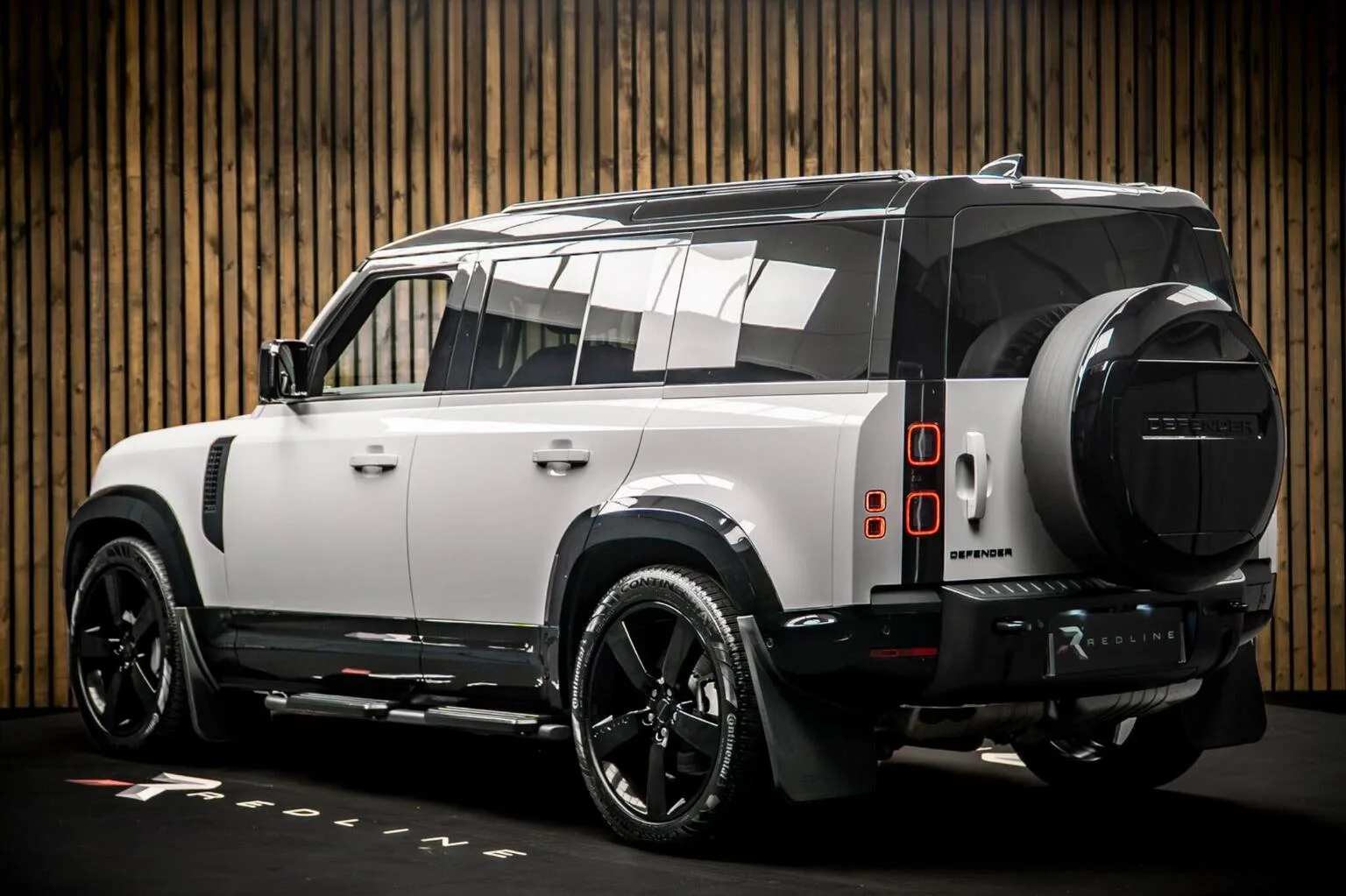 2026 Land Rover Defender 110 D350 X-Dynamic HSE, 3/30