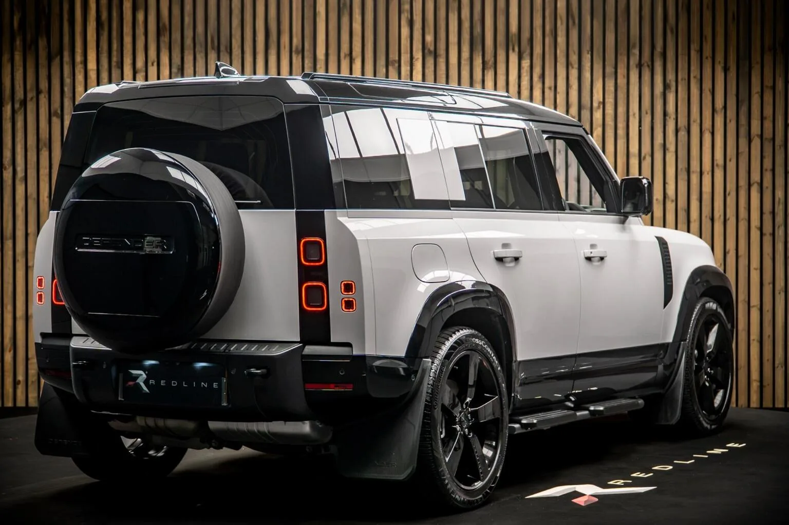 2026 Land Rover Defender 110 D350 X-Dynamic HSE, 4/30