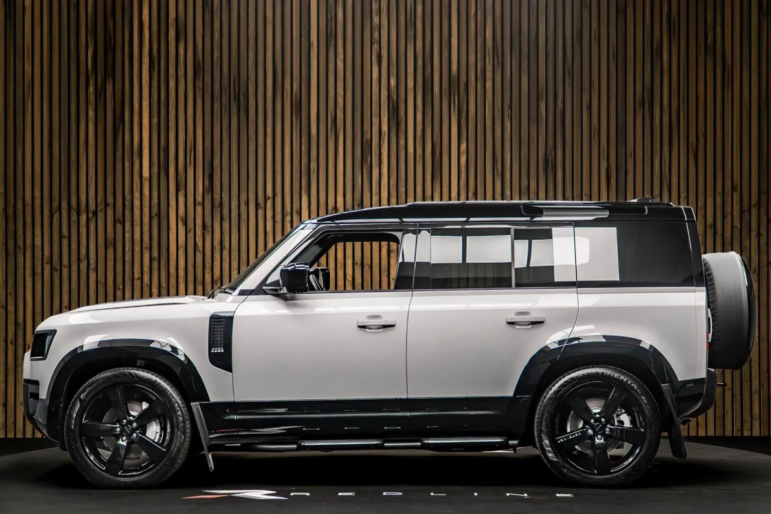 2026 Land Rover Defender 110 D350 X-Dynamic HSE, 7/30