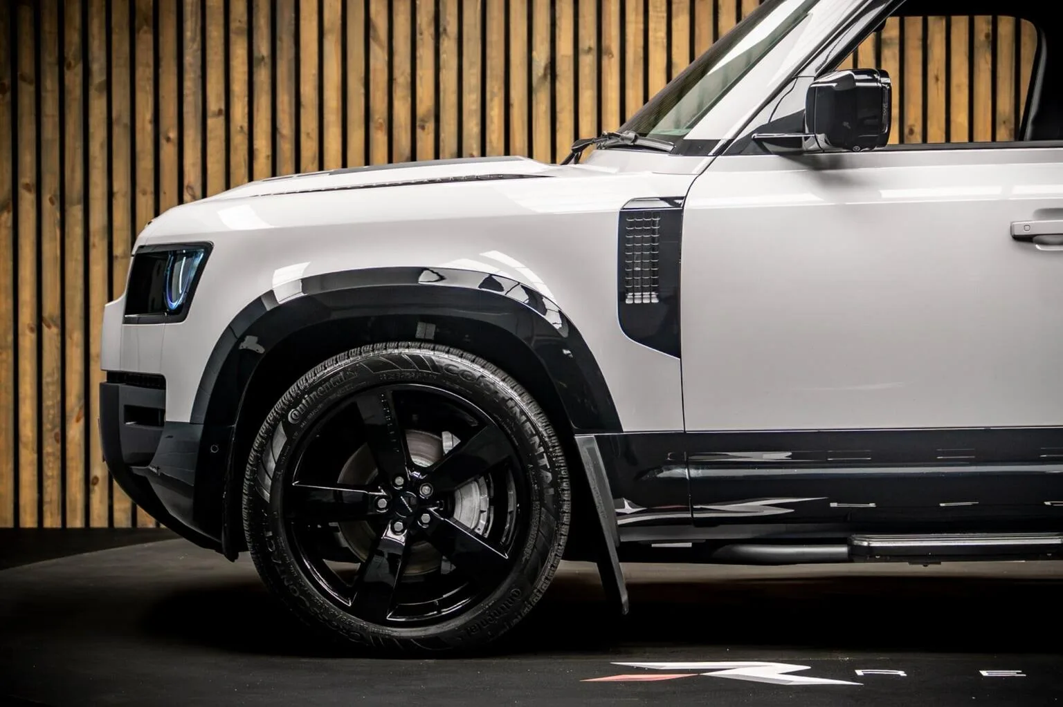 2026 Land Rover Defender 110 D350 X-Dynamic HSE, 8/30