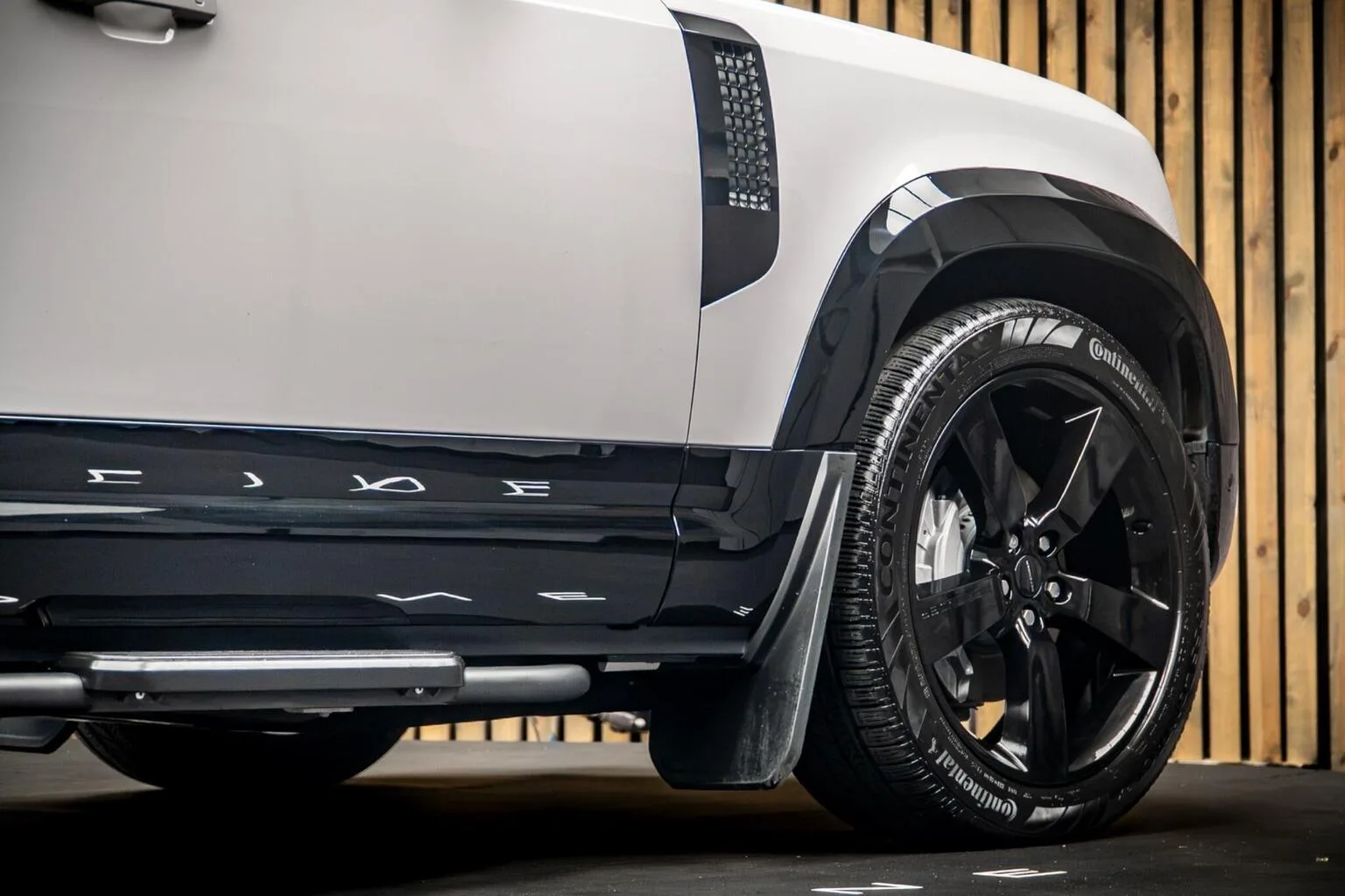 2026 Land Rover Defender 110 D350 X-Dynamic HSE, 13/30