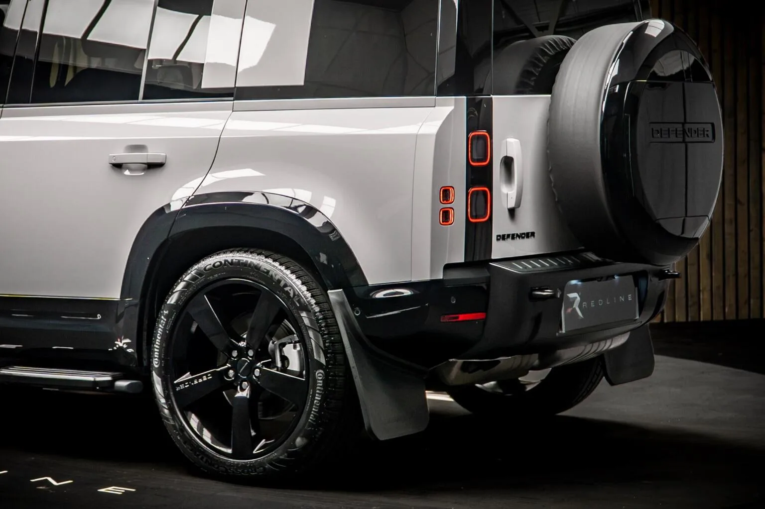 2026 Land Rover Defender 110 D350 X-Dynamic HSE, 16/30