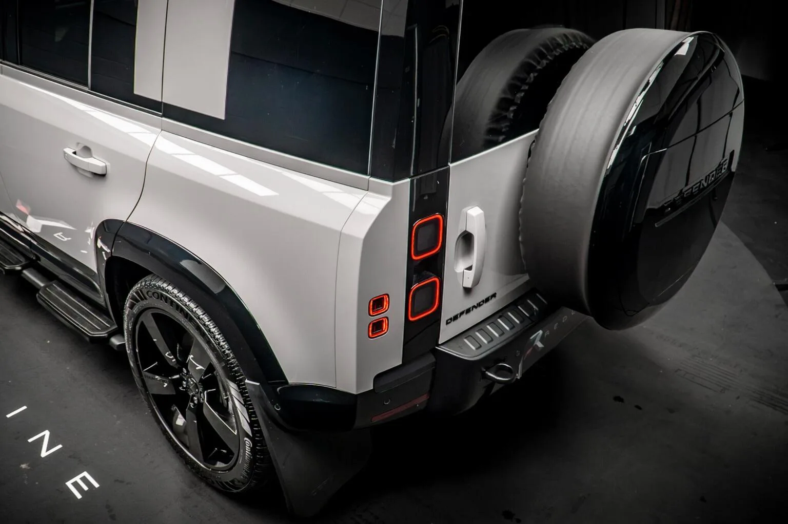 2026 Land Rover Defender 110 D350 X-Dynamic HSE, 18/30