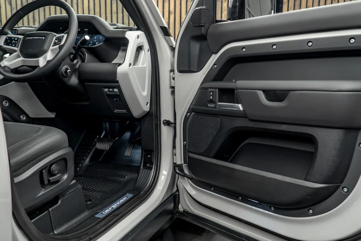 2026 Land Rover Defender 110 D350 X-Dynamic HSE, 30/30