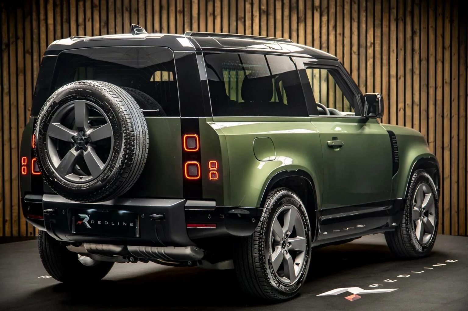 2026 Land Rover Defender 90 D250 X-Dynamic SE, 4/30