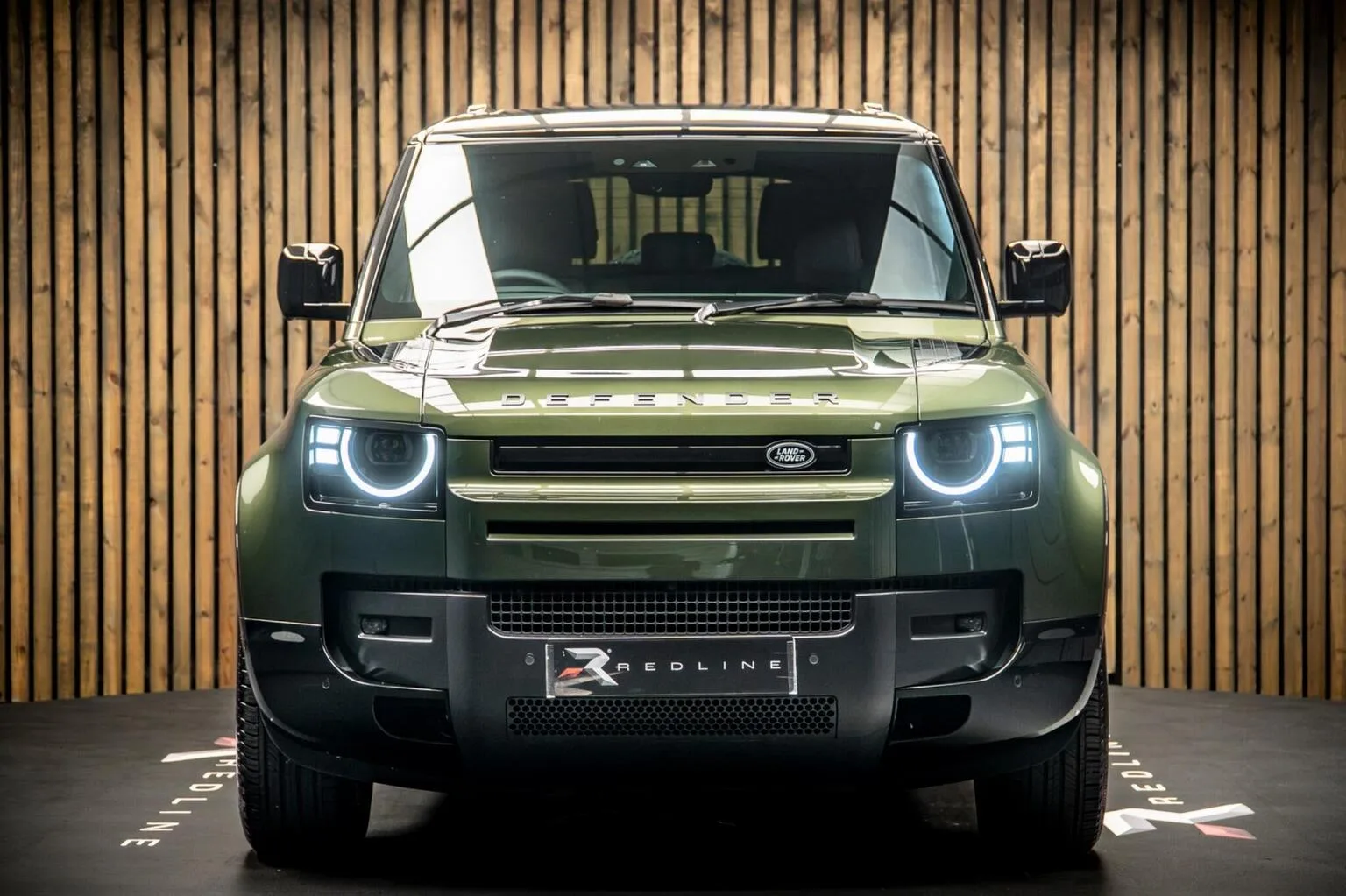 2026 Land Rover Defender 90 D250 X-Dynamic SE, 5/30