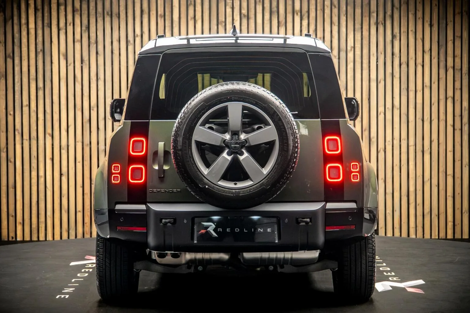 2026 Land Rover Defender 90 D250 X-Dynamic SE, 6/30