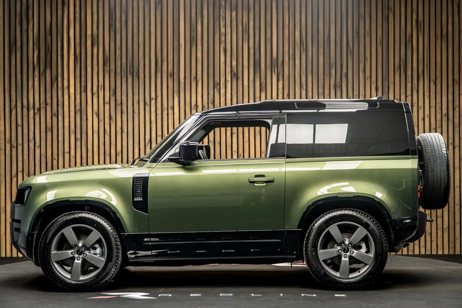 2026 Land Rover Defender 90 D250 X-Dynamic SE, 7/30