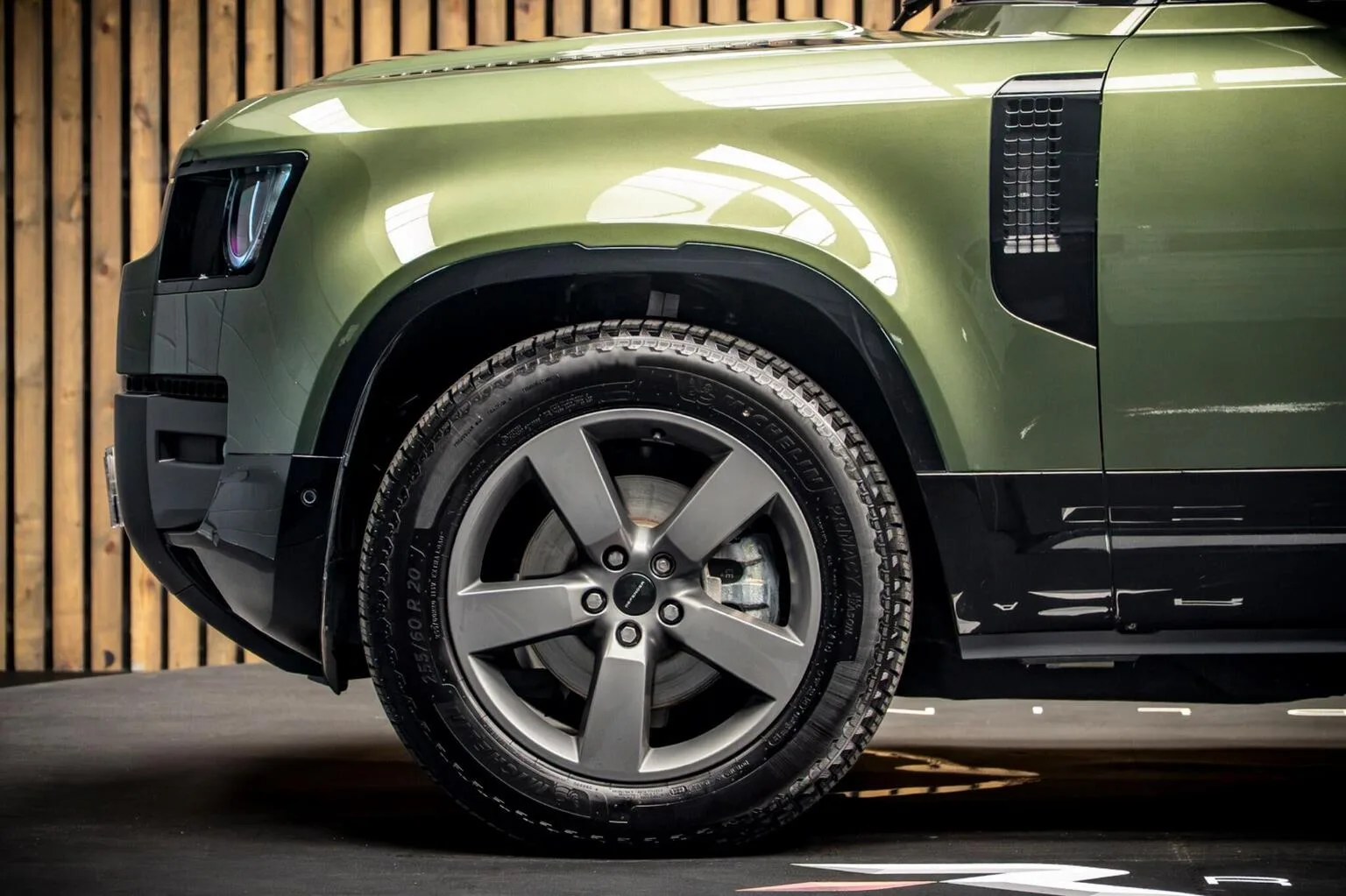 2026 Land Rover Defender 90 D250 X-Dynamic SE, 8/30