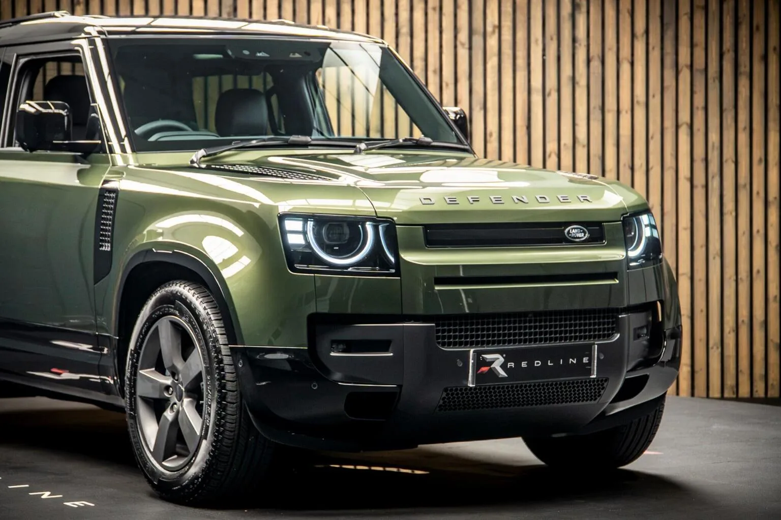 2026 Land Rover Defender 90 D250 X-Dynamic SE, 11/30