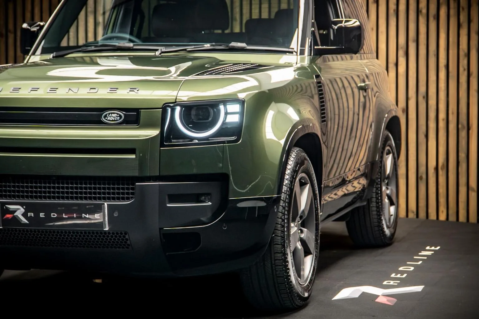 2026 Land Rover Defender 90 D250 X-Dynamic SE, 12/30