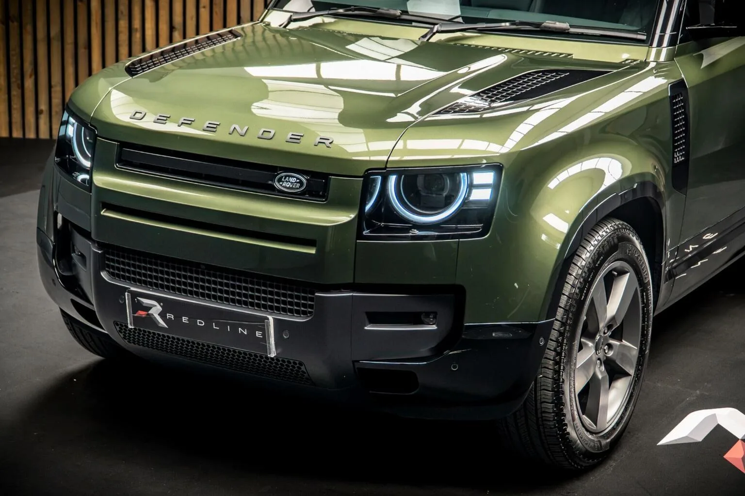 2026 Land Rover Defender 90 D250 X-Dynamic SE, 14/30