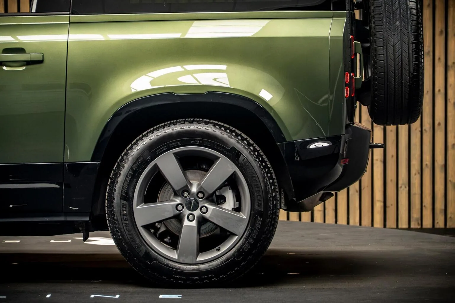 2026 Land Rover Defender 90 D250 X-Dynamic SE, 17/30