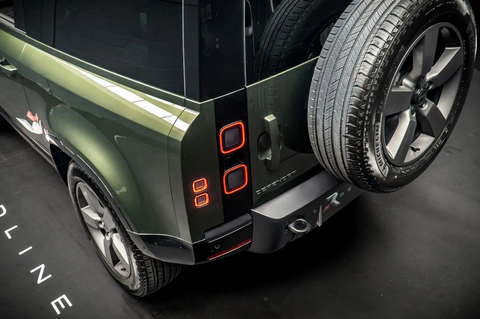 2026 Land Rover Defender 90 D250 X-Dynamic SE, 18/30