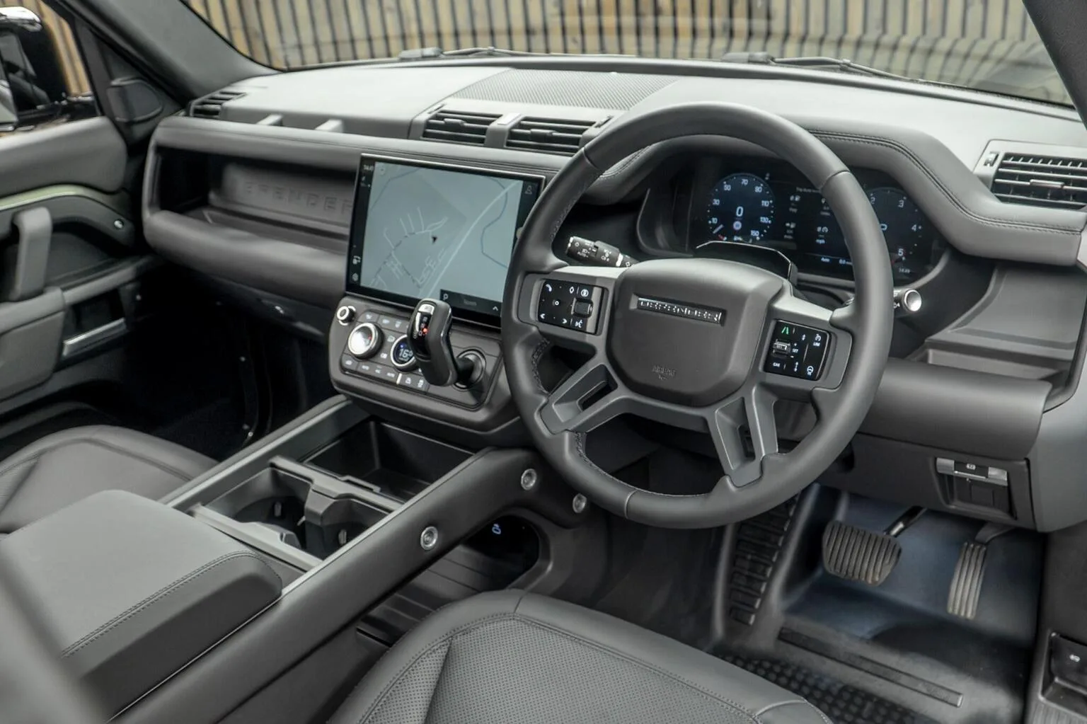 2026 Land Rover Defender 90 D250 X-Dynamic SE, 22/30