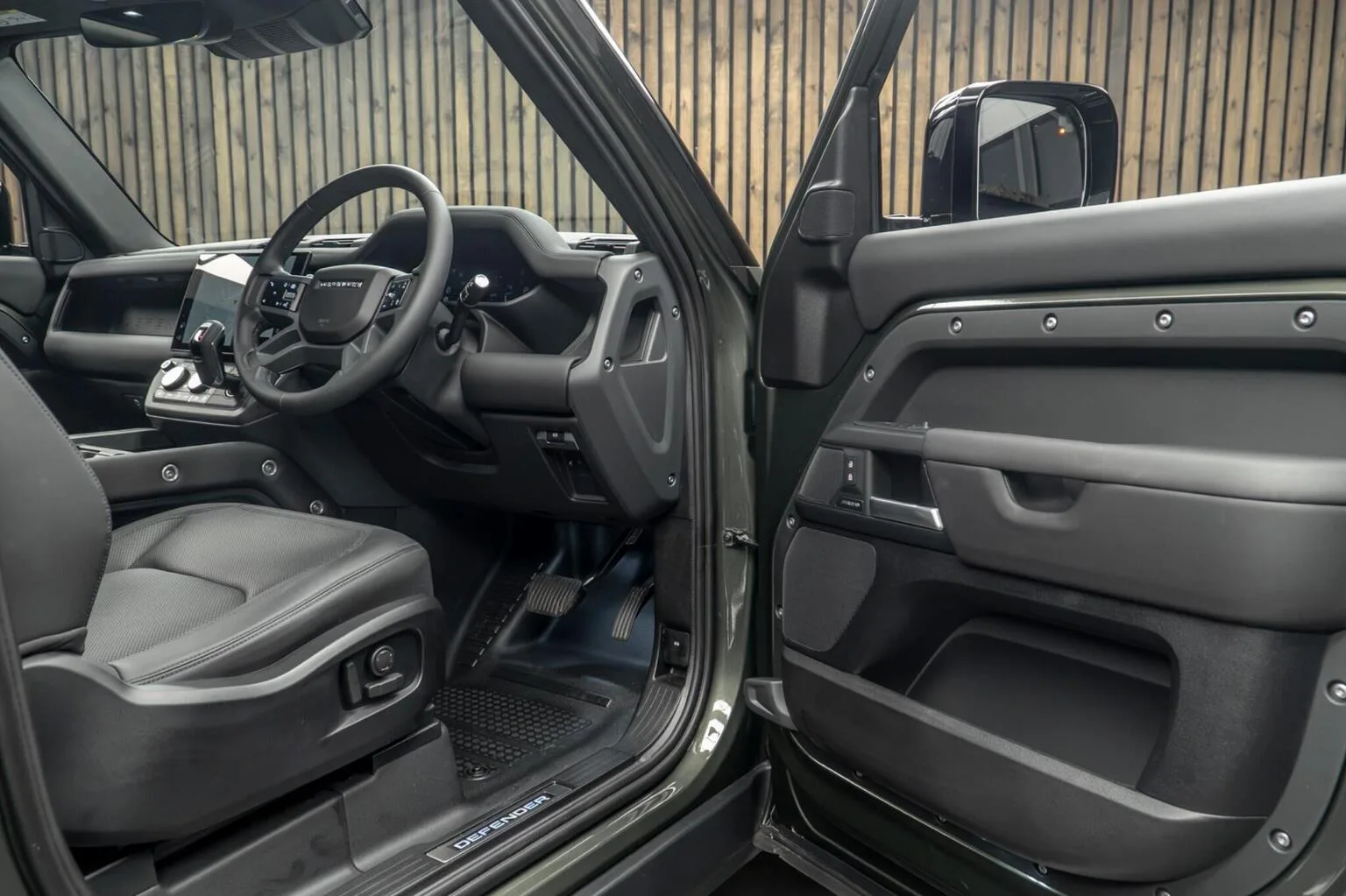 2026 Land Rover Defender 90 D250 X-Dynamic SE, 29/30