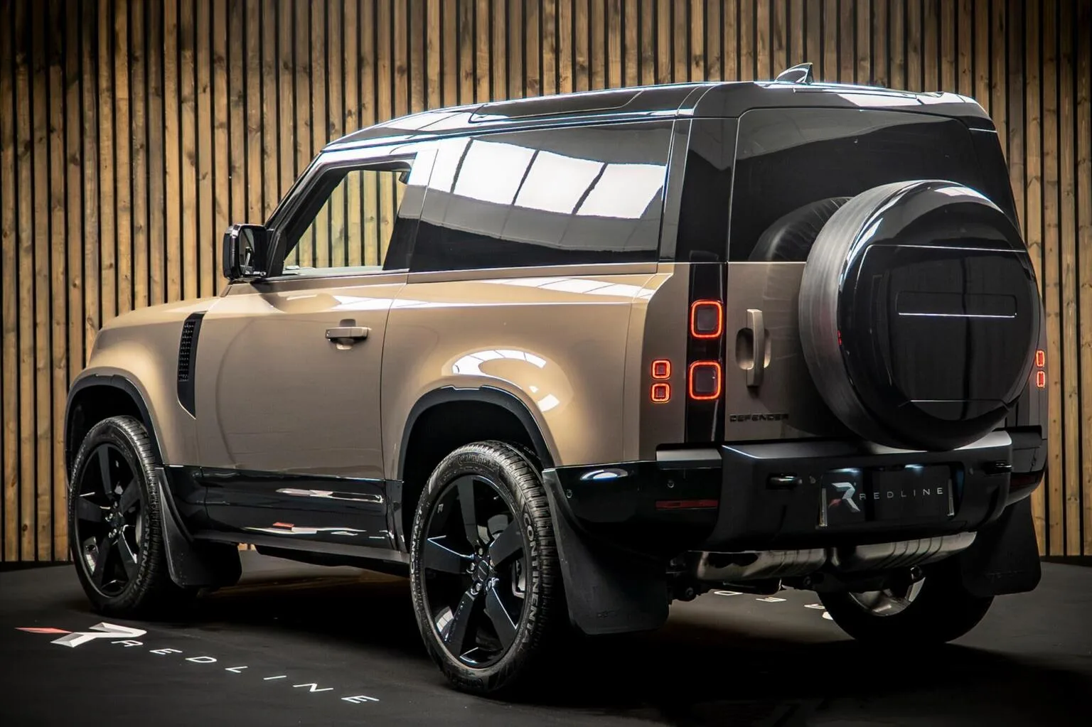 2026 Land Rover Defender 90 Hard Top D350 X-Dynamic HSE, 3/30