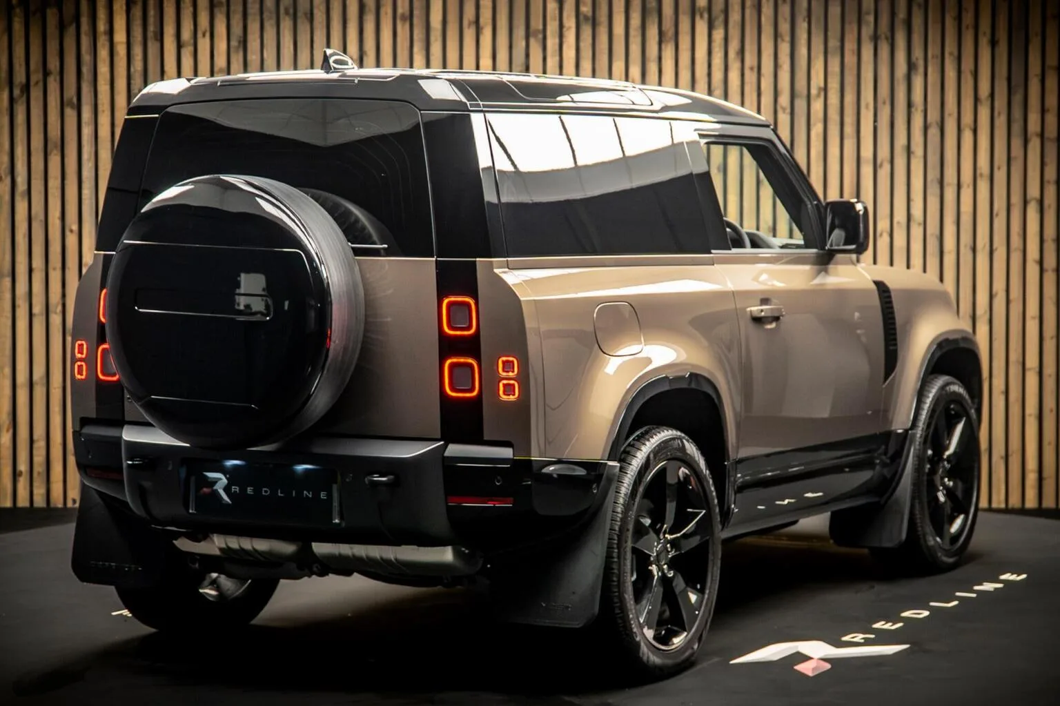 2026 Land Rover Defender 90 Hard Top D350 X-Dynamic HSE, 4/30