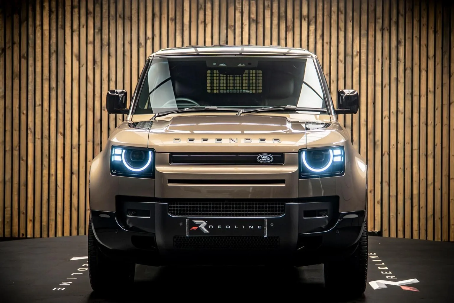 2026 Land Rover Defender 90 Hard Top D350 X-Dynamic HSE, 5/30