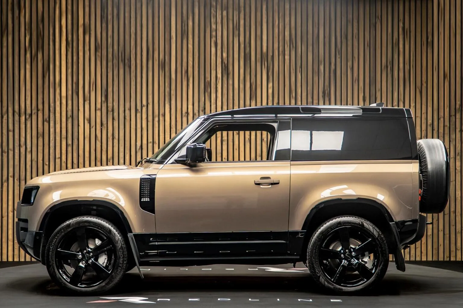 2026 Land Rover Defender 90 Hard Top D350 X-Dynamic HSE, 7/30