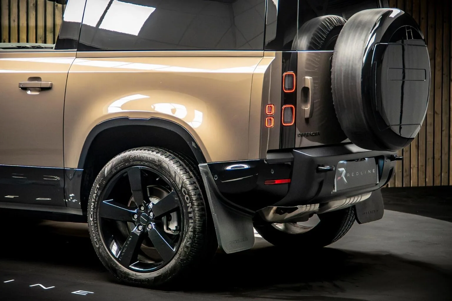 2026 Land Rover Defender 90 Hard Top D350 X-Dynamic HSE, 16/30
