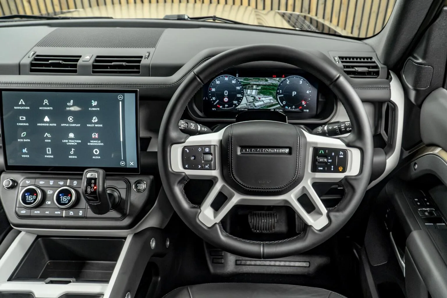 2026 Land Rover Defender 90 Hard Top D350 X-Dynamic HSE, 25/30