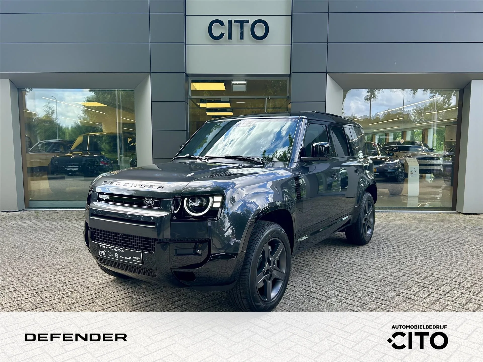 2026 Land Rover Defender proposée par un concessionnaire spécialisé à Eindhoven, Pays-Bas, photo principale