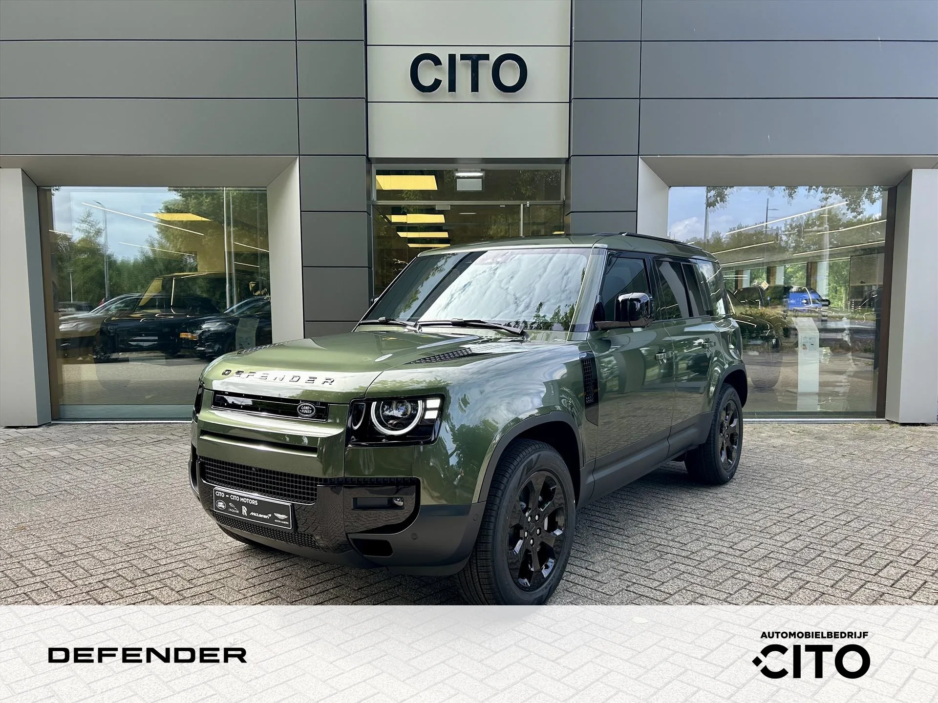 2026 Land Rover Defender proposée par un concessionnaire spécialisé à Eindhoven, Pays-Bas, photo principale