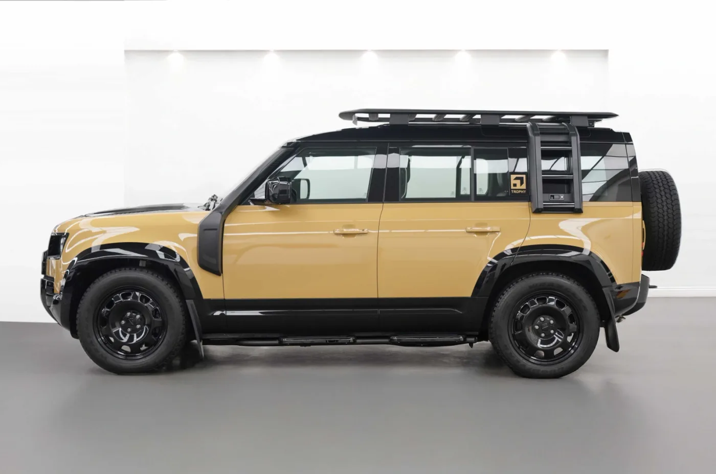2026 Land Rover Defender 110 P400 angeboten von einem Fachhändler in Dubai, Vereinigte Arabische Emirate, Foto 3 von 10