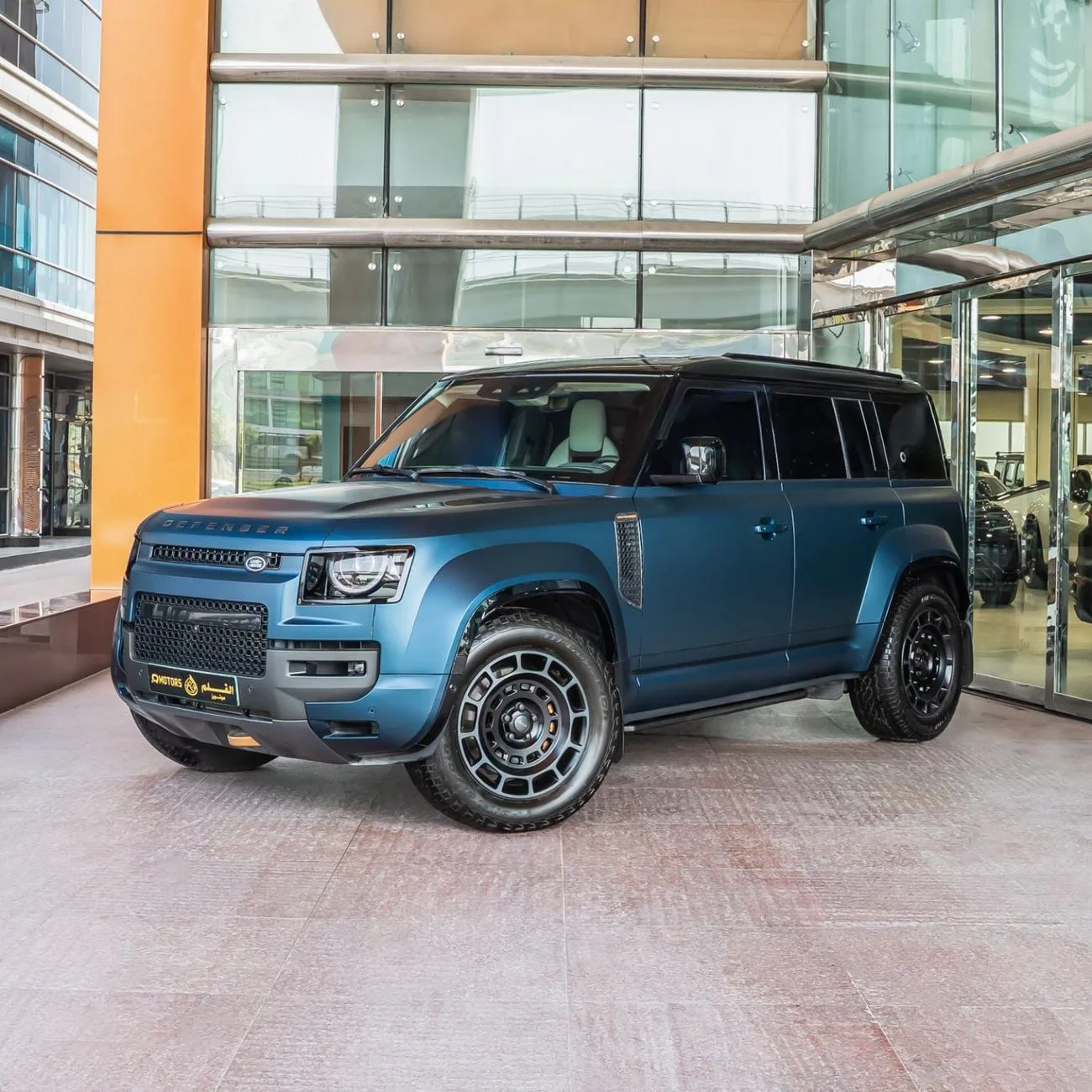 2026 Land Rover Defender OCTA angeboten von einem Spezialhändler in Dubai, Vereinigte Arabische Emirate, Hauptfoto