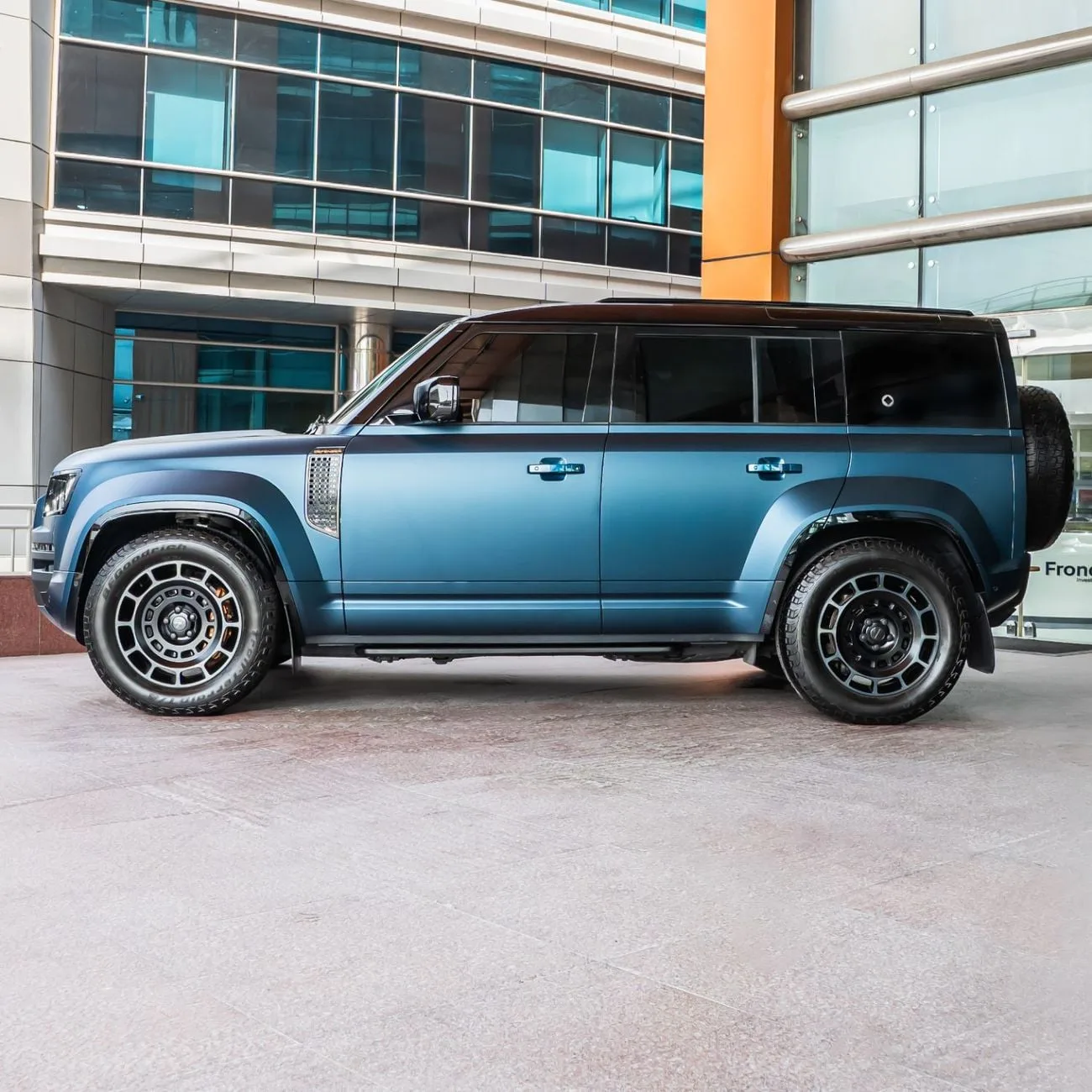 2026 Land Rover Defender OCTA, 5/19
