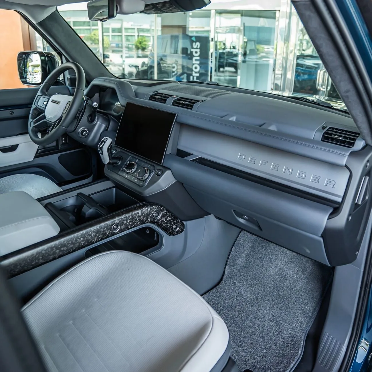 2026 Land Rover Defender OCTA, 9/19