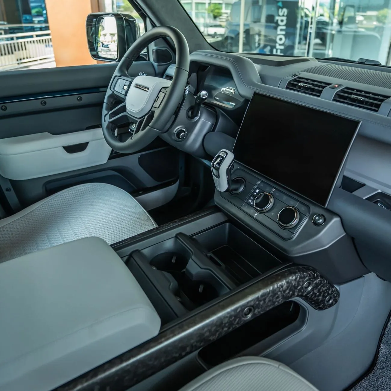 2026 Land Rover Defender OCTA, 10/19