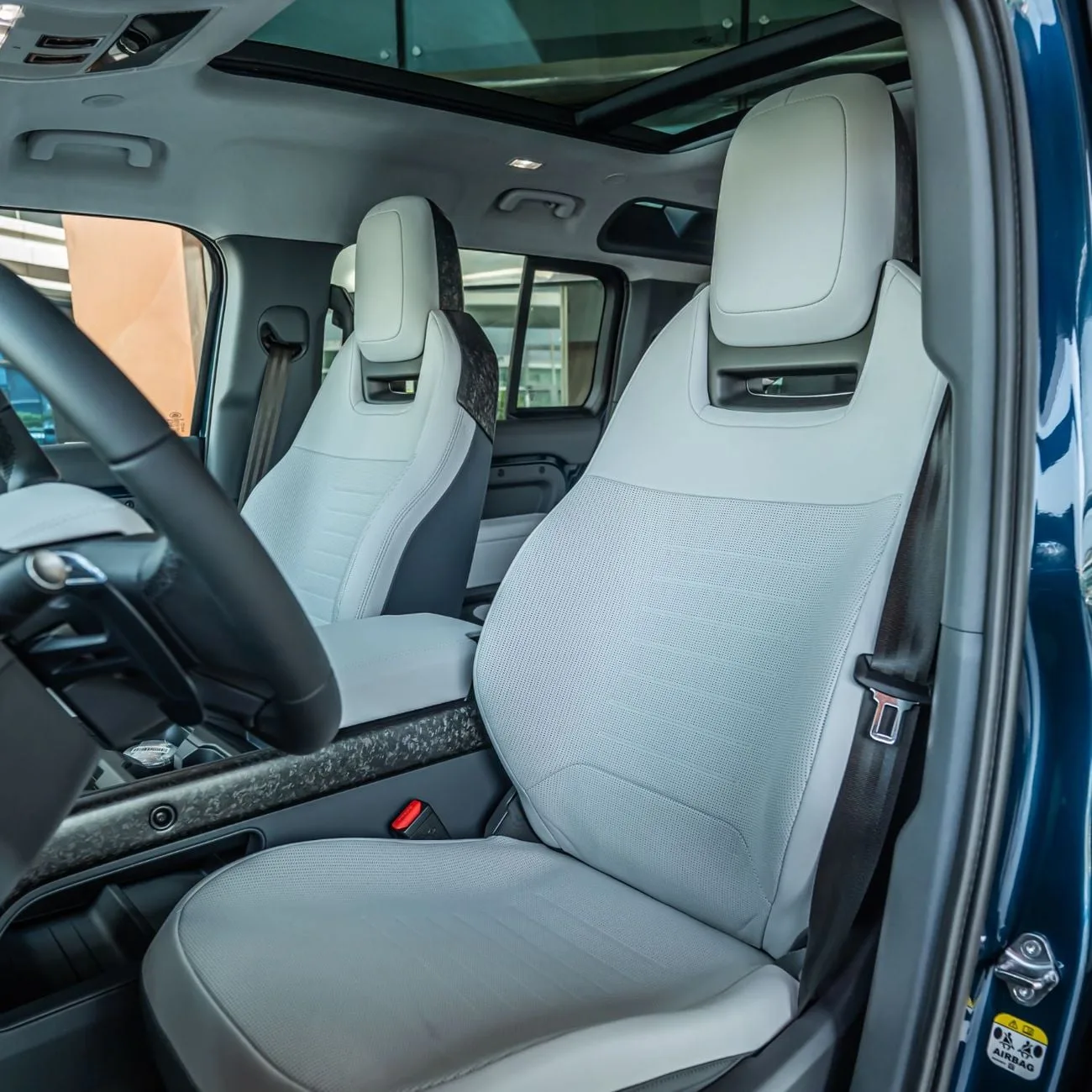 2026 Land Rover Defender OCTA, 14/19