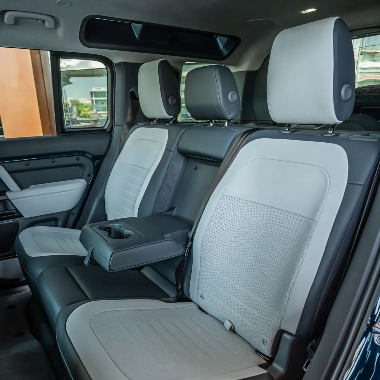 2026 Land Rover Defender OCTA, 16/19